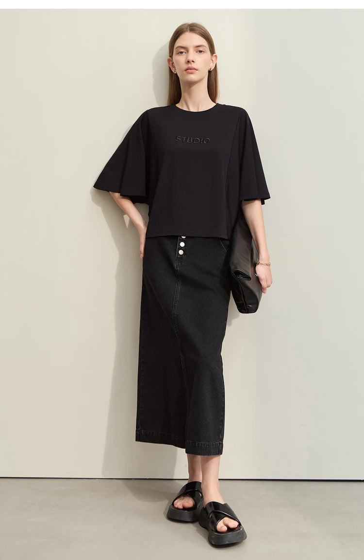 Damen T-Shirt mit elastischen Flare-Ärmeln und Perlen-Stickerei im minimalistischen Stil