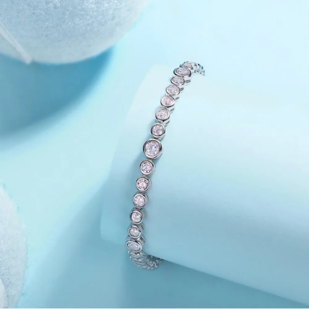 Damen-Kettenarmband mit Moissanit in Zargenfassung