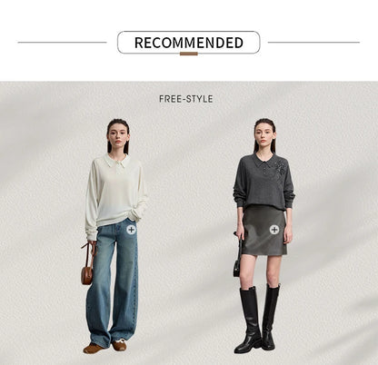 Damenpullover im Lookbook: cremefarbenes und dunkelgraues Modell