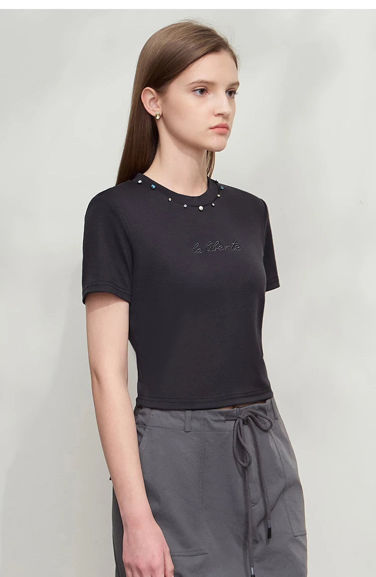 Damen Kurzarm T-Shirt im minimalistischen Design für den Sommer 2025
