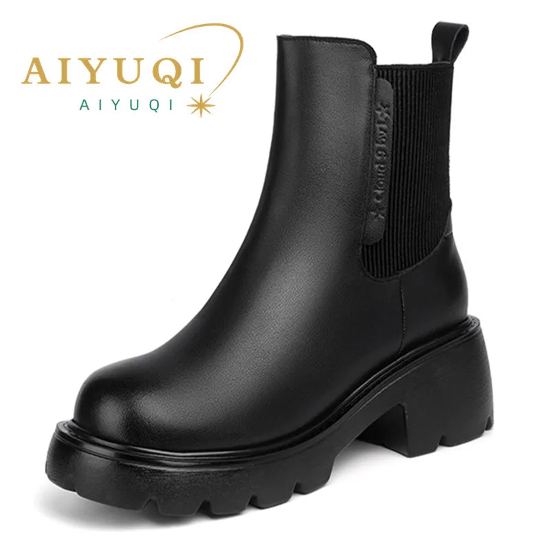 Schwarzer Chelsea-Boot mit glattem Obermaterial, elastischem Einsatz und Blockabsatz