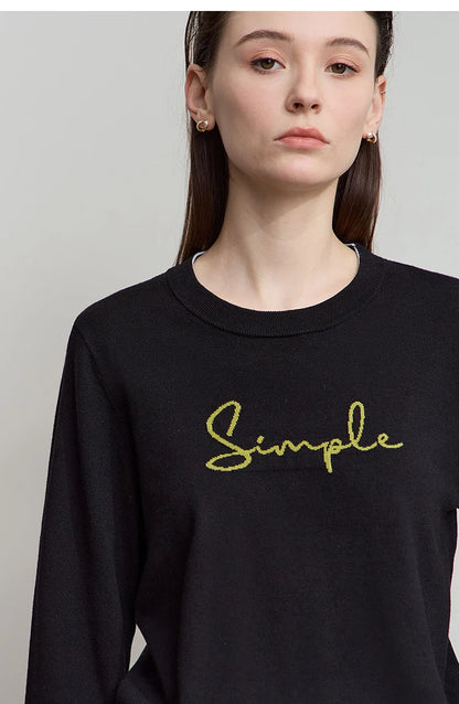 Schwarzes Langarm-T-Shirt mit gelbem „Simple“-Schriftzug, Rundhalsausschnitt, Brustansicht