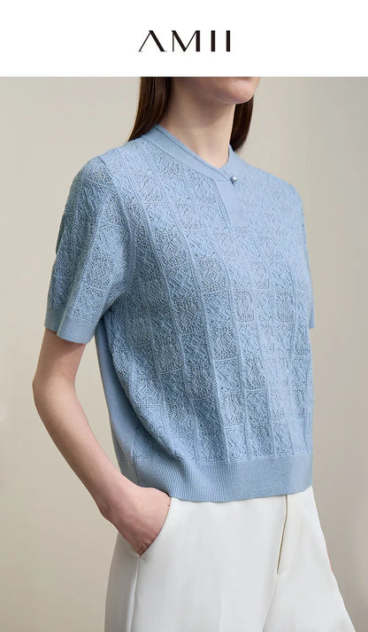 Hellblauer Strickpullover mit Stehkragen, Knopfblende und Kurzarm
