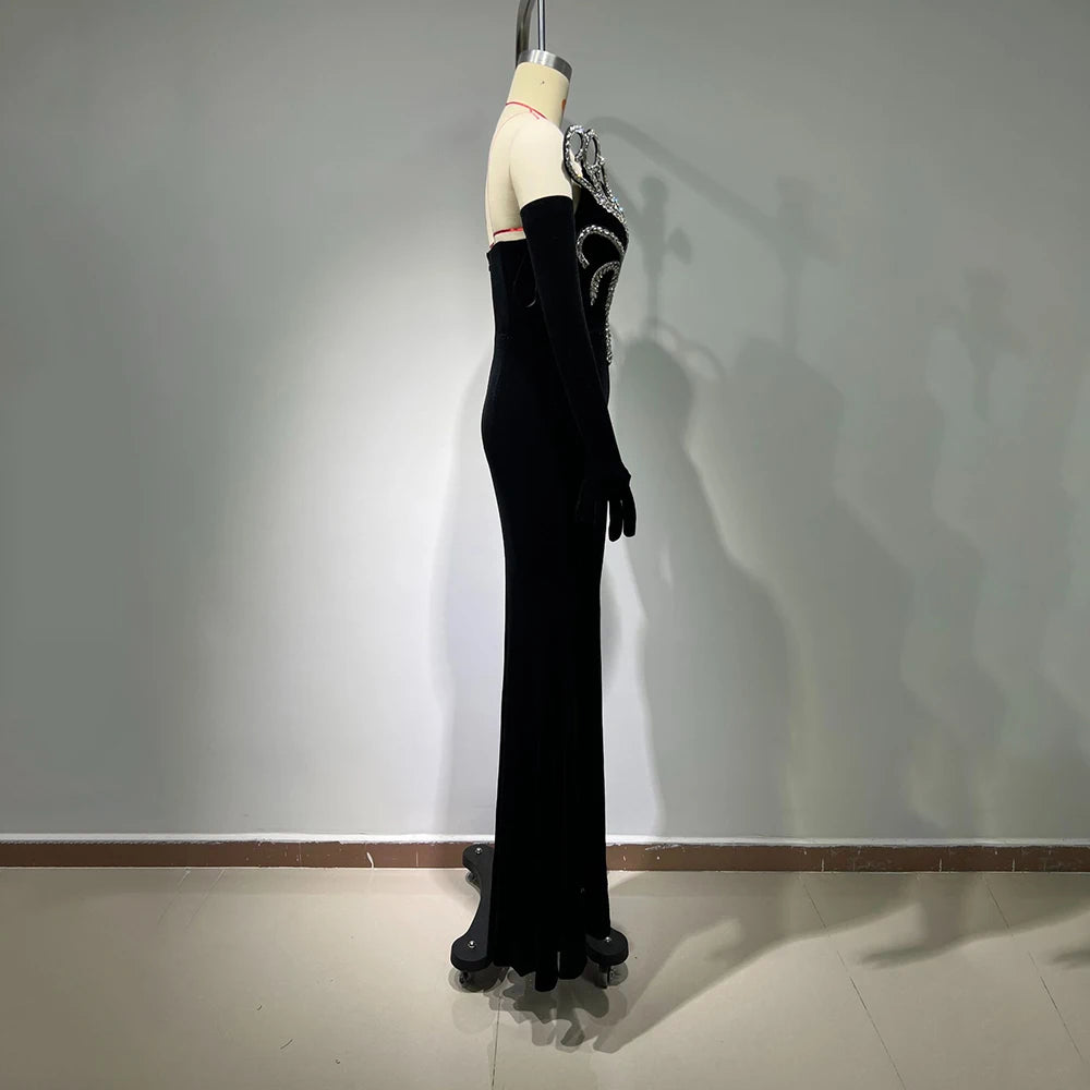 Schulterfreies ärmelloses Damenkleid mit Patchwork-Design und Faltendetails – figurbetont und elegant
