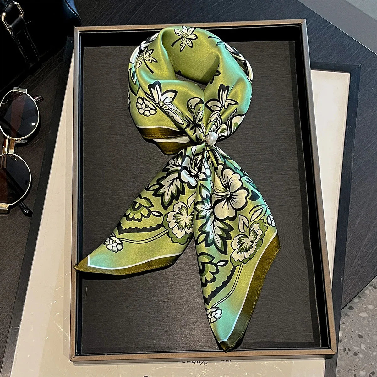 Damen Seidenschal 53cm quadratisch Blumenprint Luxus Hijab Bandana F
