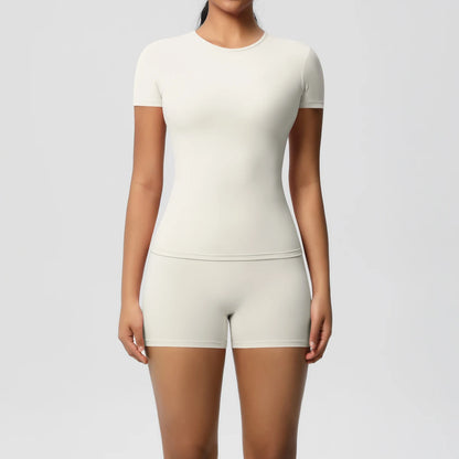 Damen-Fitness-Set: Kurzarm-Top und Bike-Shorts in Hellivory