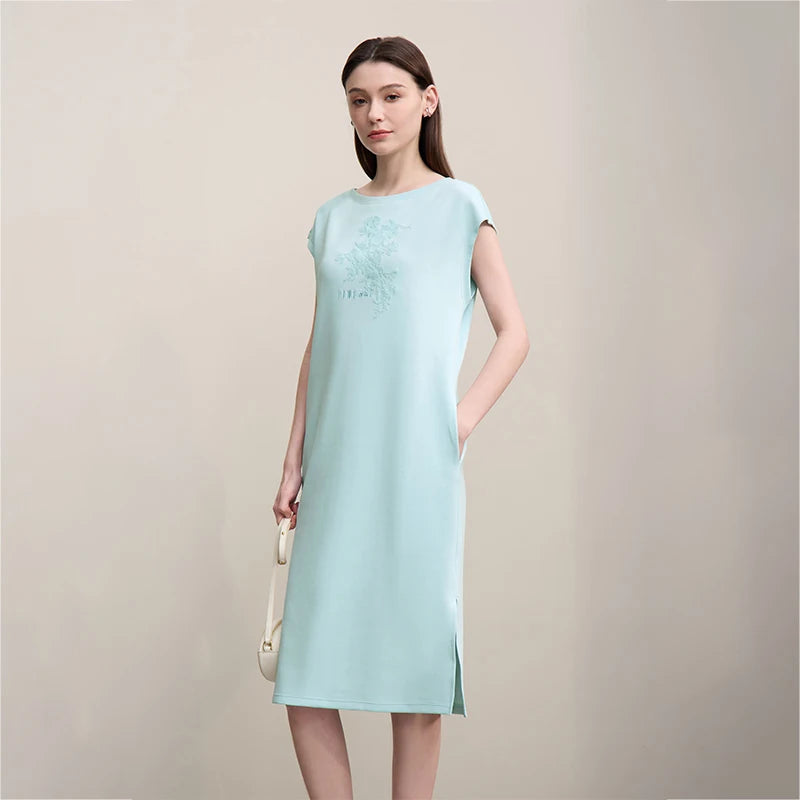 Bequemes Ärmelloses Damenkleid Aus Baumwolle Mit Taillierter Passform