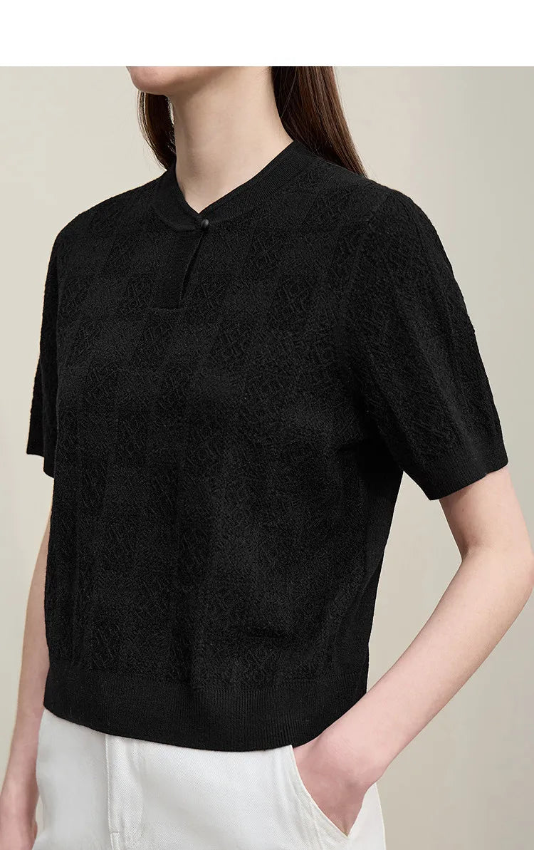 Damenpullover mit Stehkragen, Kurzarm und Knopfleiste, schwarzer Strick, Nahansicht