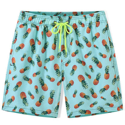 Kurze Herren-Shorts mit Print, Reißverschlusstaschen und schnelltrocknendem Material – ideal für Strand und Sport.