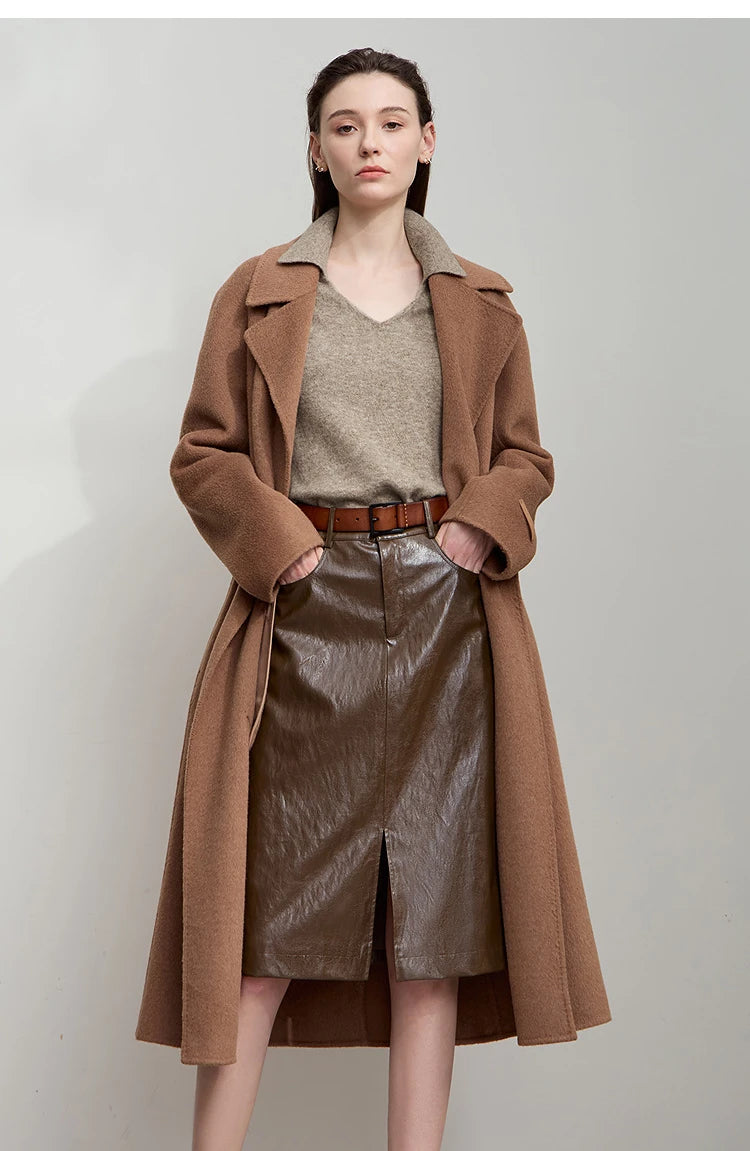 Brauner Damen-Strickpullover mit V-Ausschnitt, lange Ärmel, Vorderansicht