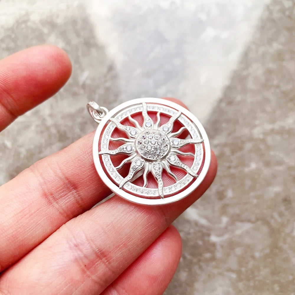 Damen-Charm-Anhänger Sonne Amulett weißer CZ Pavé aus Sterlingsilber