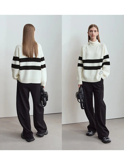 Damen-Rollkragenpullover: Rück- und Vorderansicht, Creme mit schwarz-weißen Streifen