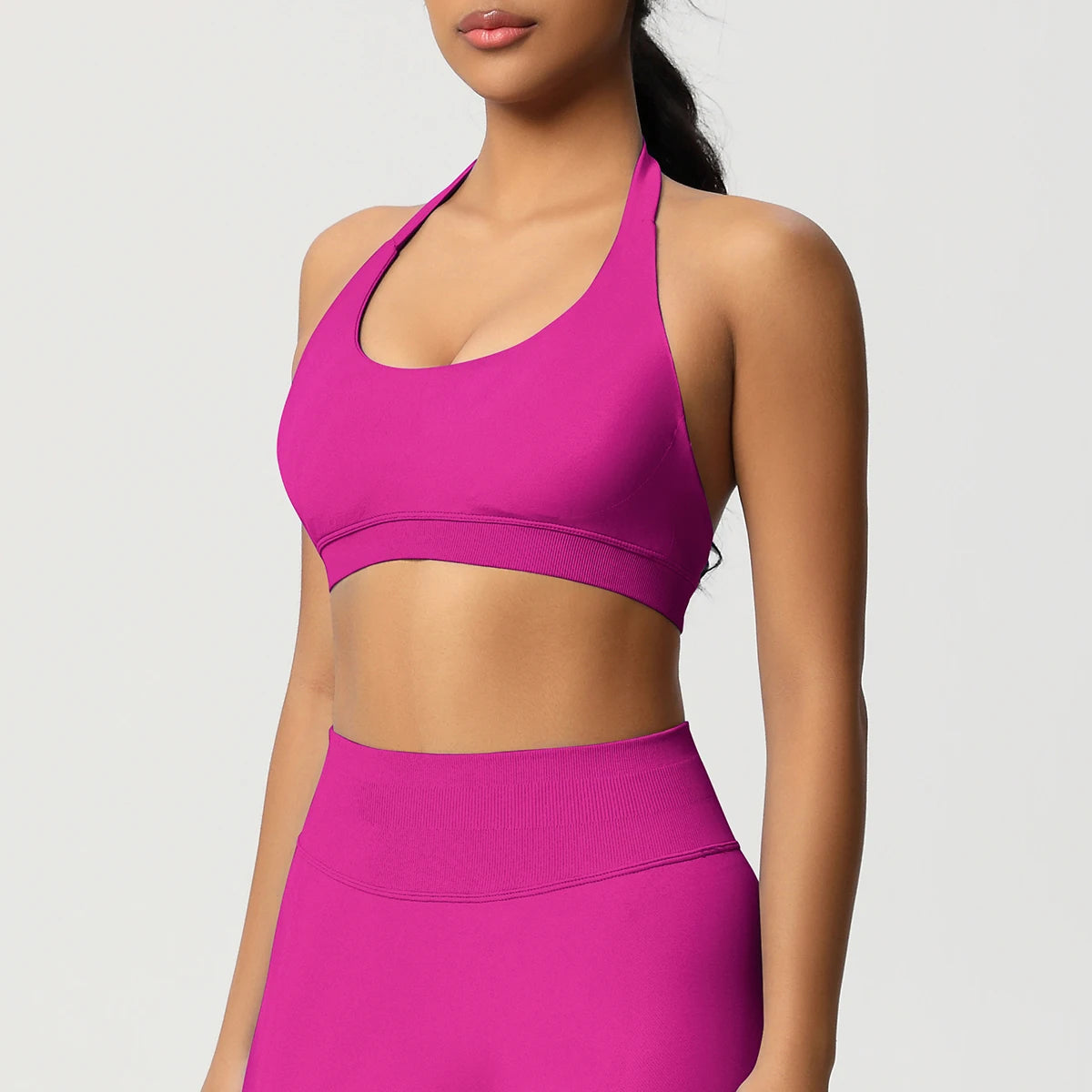 Nahtloser Sport-BH in kräftigem Pink mit tiefem U-Ausschnitt