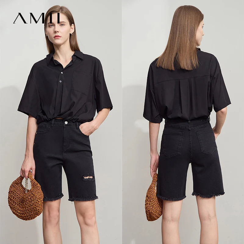 Damen Denim Shorts im minimalistischen Casual-Stil mit Zipper und Loch-Dekoration