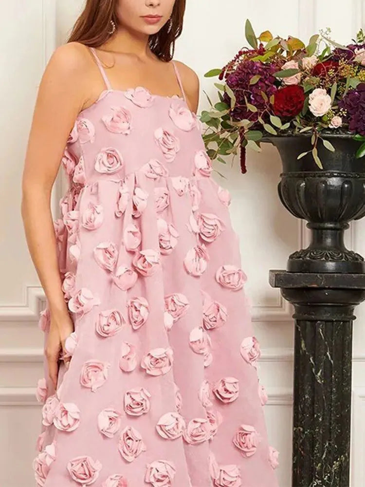 Elegantes Damen-Kleid mit Reverskragen, langen Ärmeln und doppelreihigem Patchwork-Design – figurbetont und stilvoll.