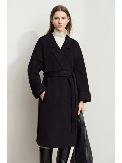 Damen Wollmantel im minimalistischen Stil mit Reverskragen und Gürtel