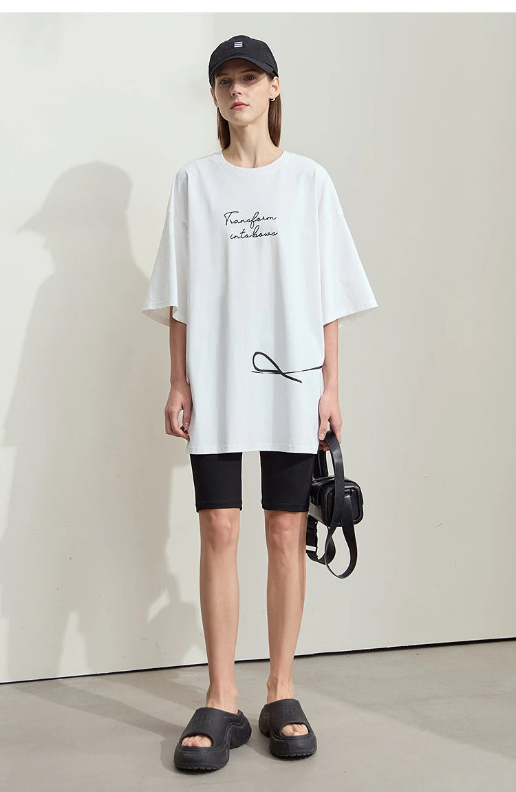 Damen T-Shirt aus ultraloch Stretch-Baumwolle mit Buchstaben-Bowknot-Aufdruck