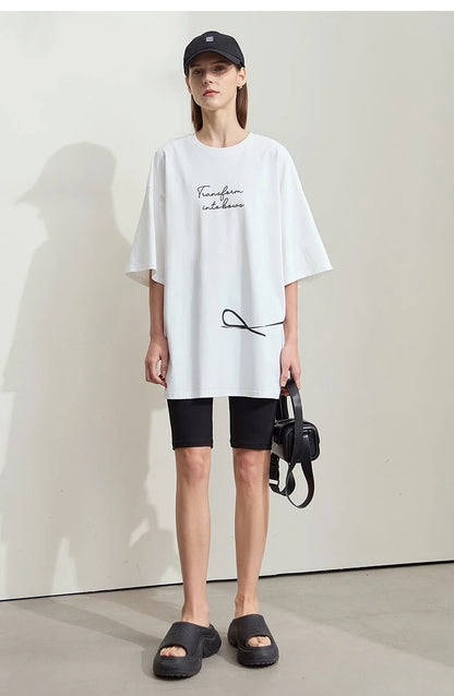 Damen T-Shirt aus ultraloch Stretch-Baumwolle mit Buchstaben-Bowknot-Aufdruck