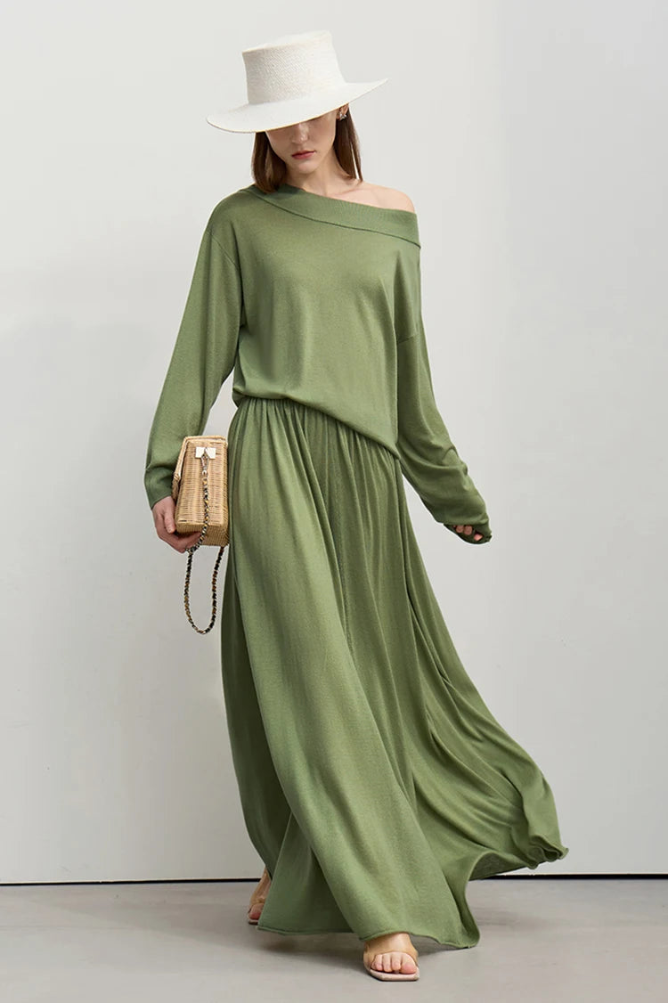 Olivgrünes Maxikleid aus Wollstrick mit Schulterfrei-Optik, geraffter Taille und weitem Rock