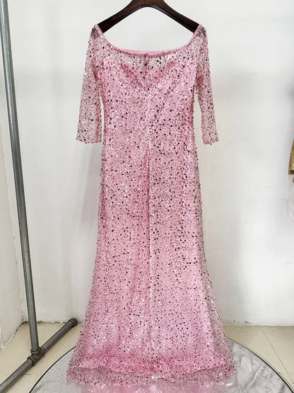 Elegantes Damen-Midikleid mit schulterfreiem Design, langen Ärmeln und Perlen-Patchwork – figurbetont und luxuriös.