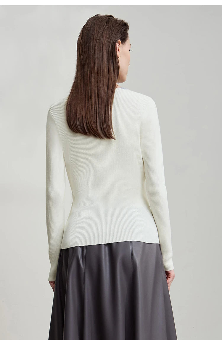 Damen-Langarmpullover aus Strick in Creme, gerippter Abschluss an Saum und Bündchen