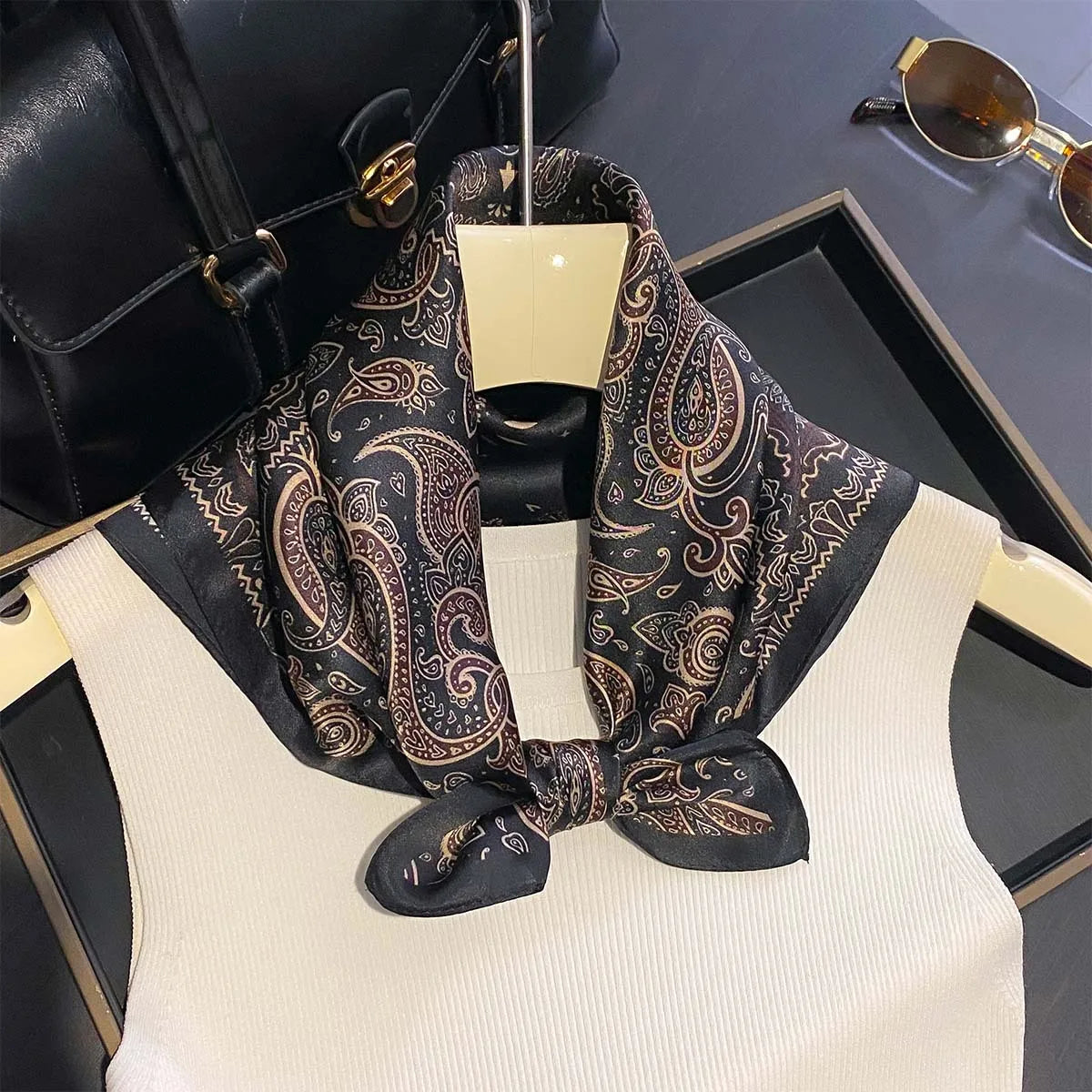 Damen Maulbeerseide Schal kariert quadratisch Halstuch Hijab Bandana bedruckt C