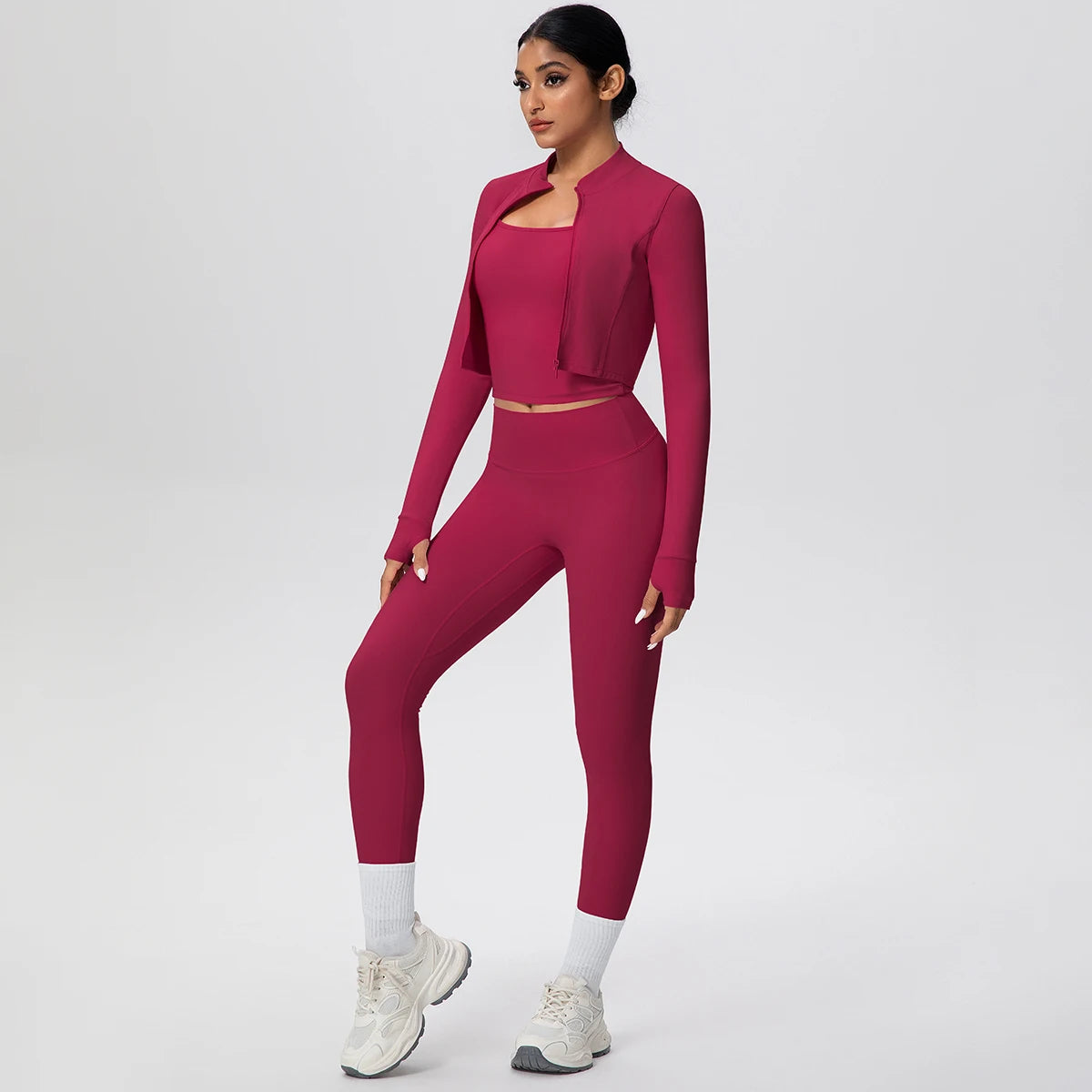 3-teiliges Yoga-Set für Damen (Beerenrot) in Seitenansicht: kurze Jacke, Crop-Top, Leggings