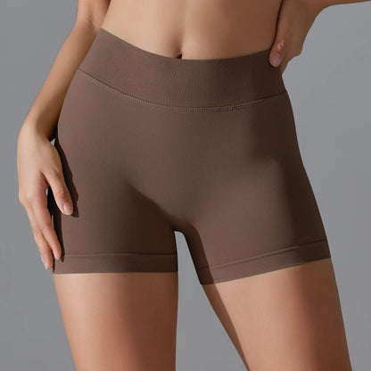 Nahtlose Yoga-Shorts in Braun mit hohem Taillenbund und gerader kurzer Beinlänge