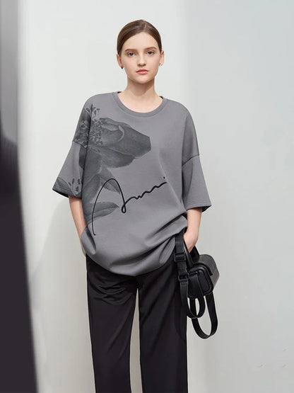 Damen T-Shirt mit lockerem O-Ausschnitt und Blumenmuster sowie Stickerei