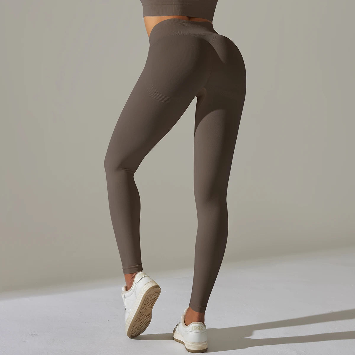 Nahtlose Yoga-Leggings, hohe Taille, braun, eng anliegendes Stretchmaterial