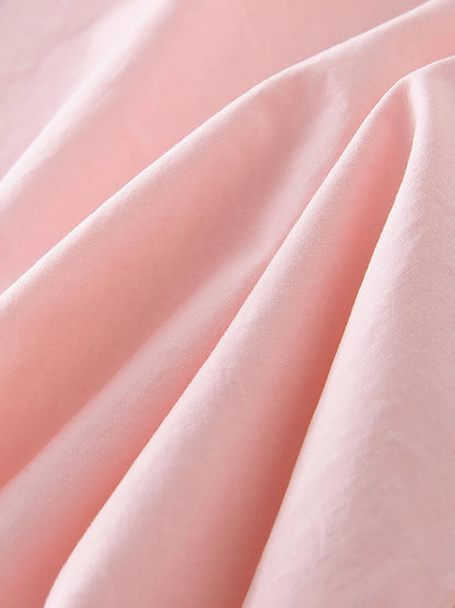 Lässige Damen-Bluse in Übergröße mit Schnallen und kurzen Ärmeln – Sommerliches Design mit umgeschlagenem Kragen und figurbetonter Taille.