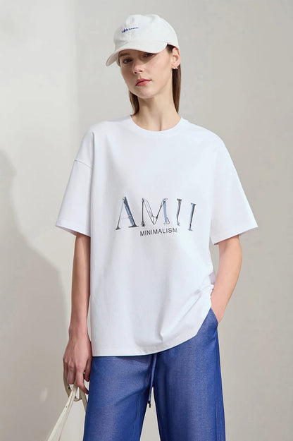 Damen T-Shirt im minimalistischen Design mit Rundhalsausschnitt und kurzen Ärmeln