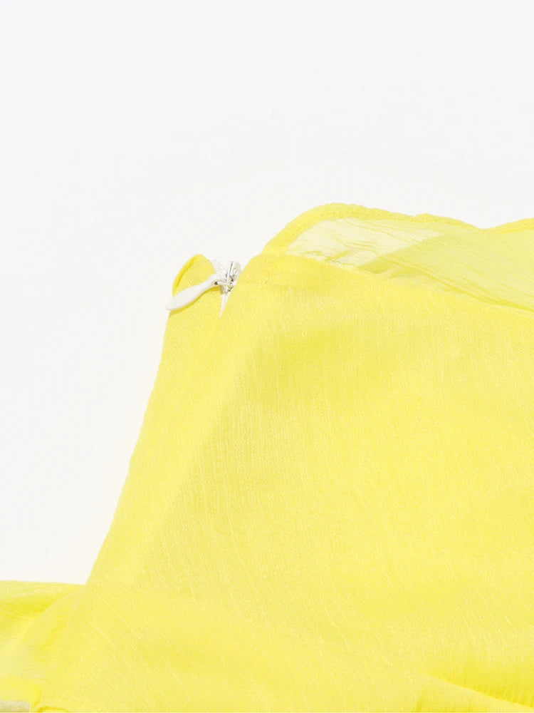 Lässige Damenbluse mit Stehkragen und langen Ärmeln im Patchwork-Design – transparent und stilvoll.