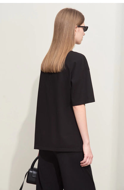 Damen T-Shirts im Minimalismus-Stil mit Stickerei und lässigen Ärmeln