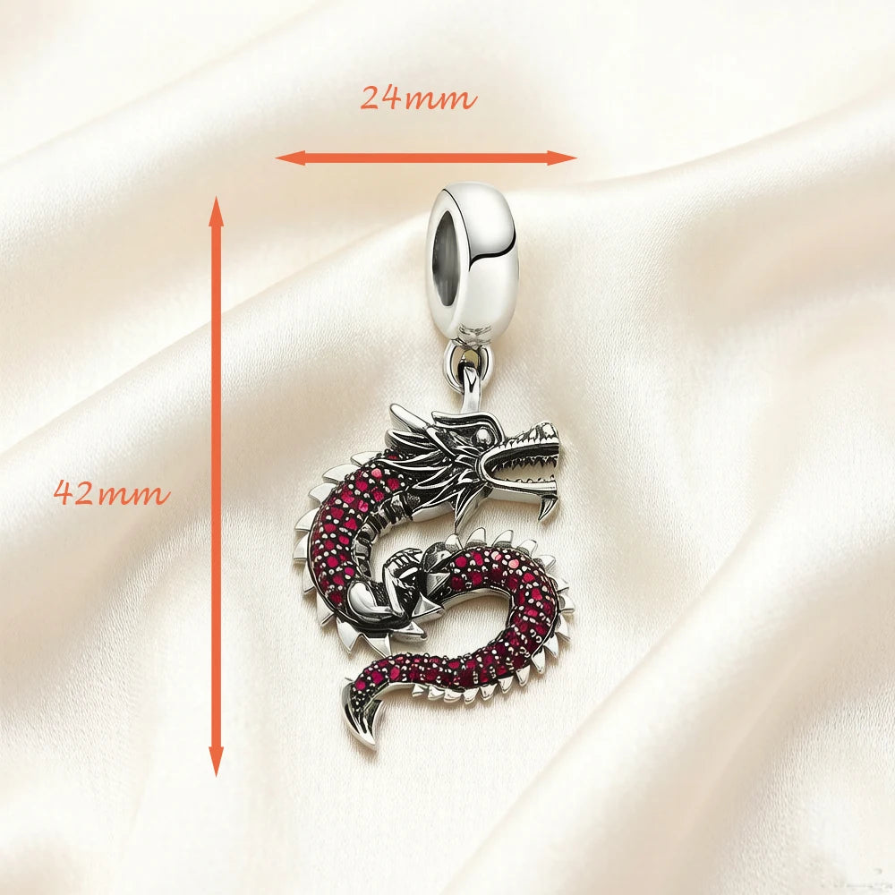Drachenring-Anhänger in 925-Sterlingsilber mit roten Steinchen, Größenmaß