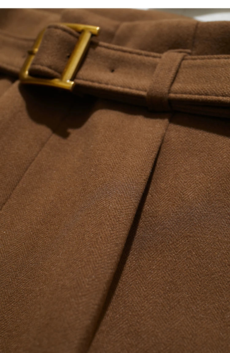 Damen Shorts im minimalistischen Stil mit Gürtel und solider Vintage-Optik