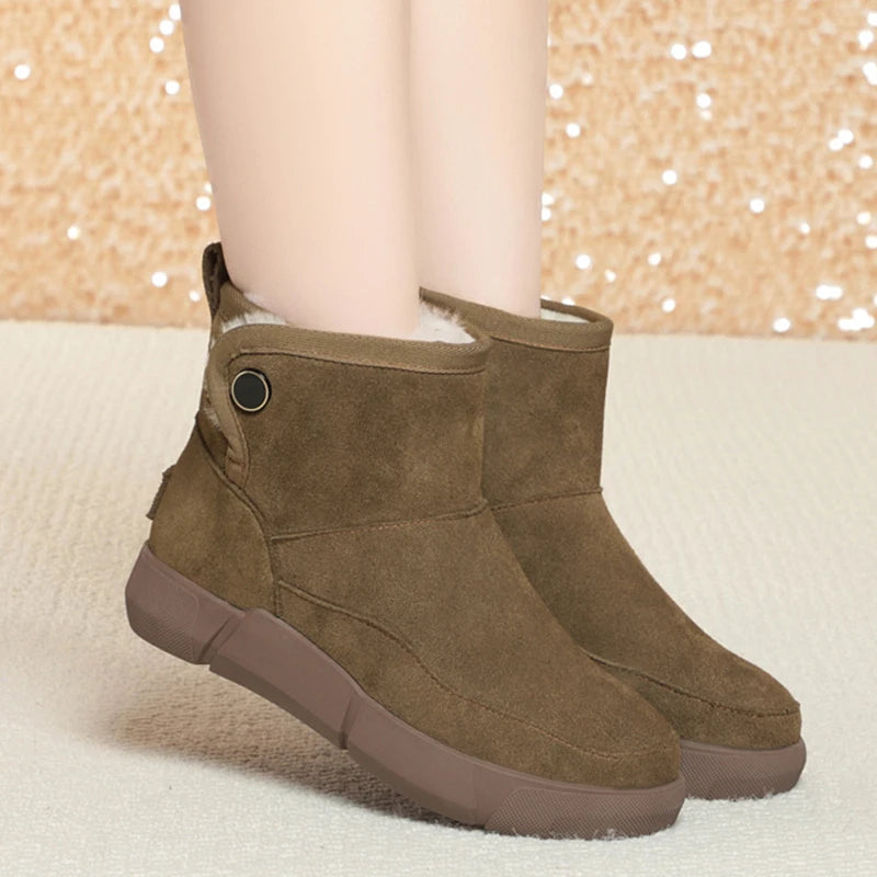Braune Kurzstiefel mit Knöchelöffnung und Rundeinsätzen, warm gefüttert