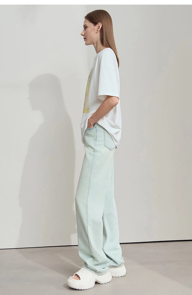 Damen T-Shirt im minimalistischen Stil mit Druck und Rundhals-Ausschnitt