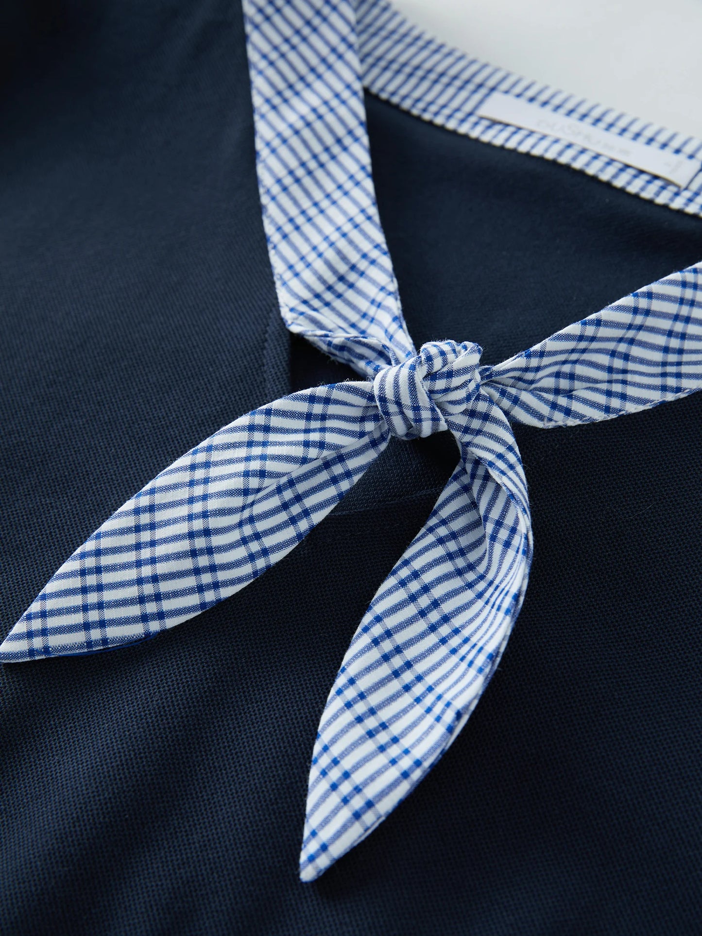 Ärmelloses Damen-Top aus reiner Baumwolle mit Wellenmuster und Perlendetails – atmungsaktiv und elegant in Blau