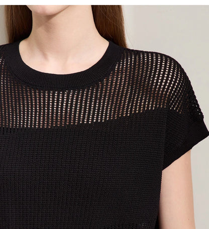 Damen-Wollstrickpullover Detail: O-Ausschnitt, schwarze Maschenloch-Struktur, kurze Ärmel