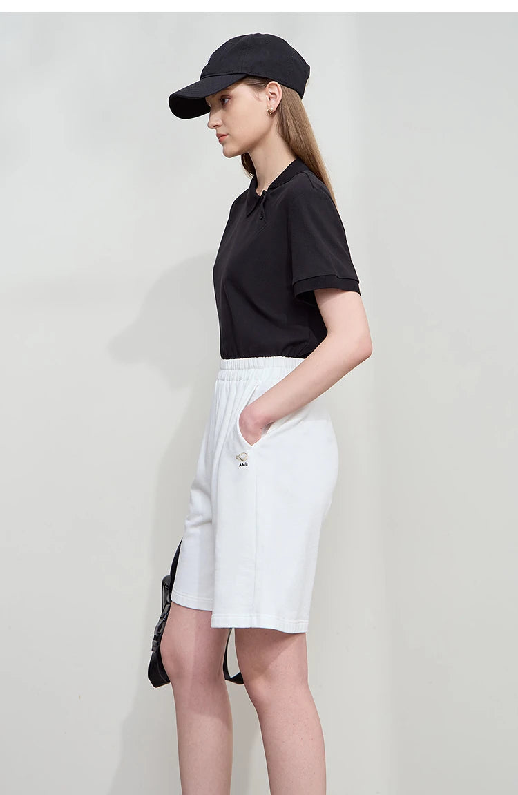 Damen T-Shirt im Minimalismus-Stil mit asymmetrischem Schnitt für den Sommer