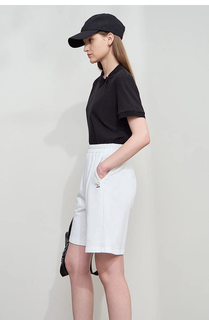 Damen T-Shirt im Minimalismus-Stil mit asymmetrischem Schnitt für den Sommer
