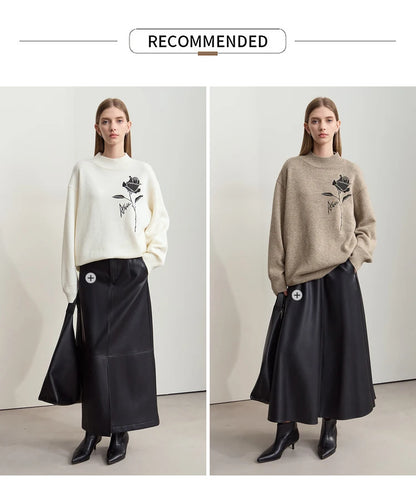 Pullover mit Rosenstickerei und geripptem Rundhalsausschnitt, in Hellbeige und Camel