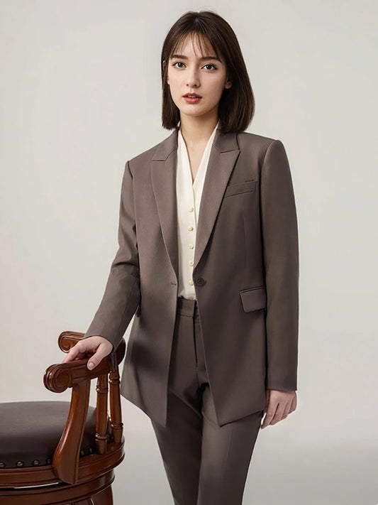 Grauer Herrenanzug im Slim-Fit-Stil mit Blazer und Hose – ideal für Hochzeiten und formelle Anlässe