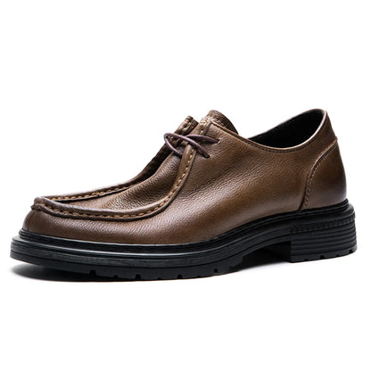 Braune Lederschuhe mit Schnürung und dicker Profilsohle