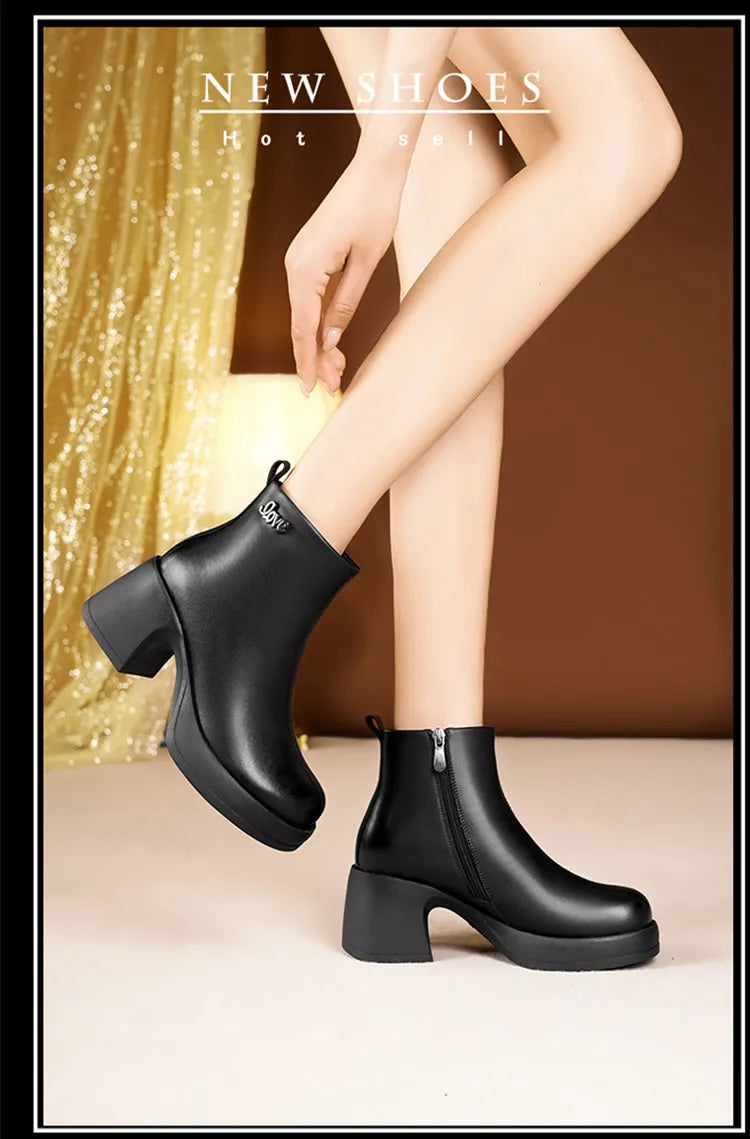 Schwarze Damen-Stiefelette mit Blockabsatz und Knöchel-Schaft, zum Hineinschlüpfen