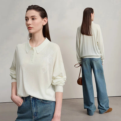Cremefarbener AMII Polo-Pullover mit Knopfleiste und Glitzerblüten-Applikation