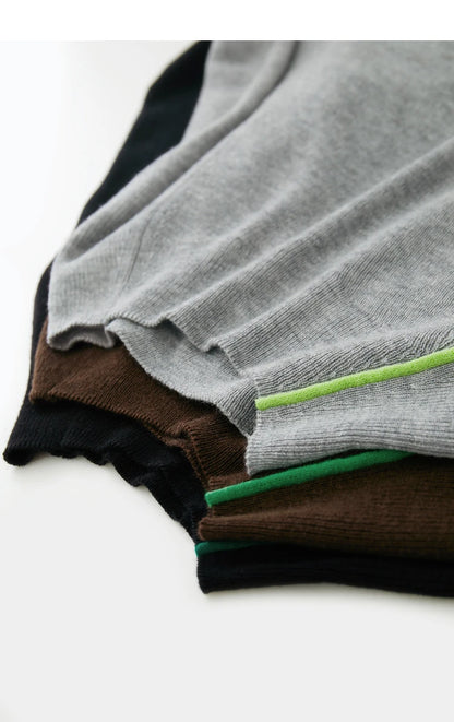 Damenpullover grau-braun mit neongrünem Kontraststreifen an Bündchen und Saum