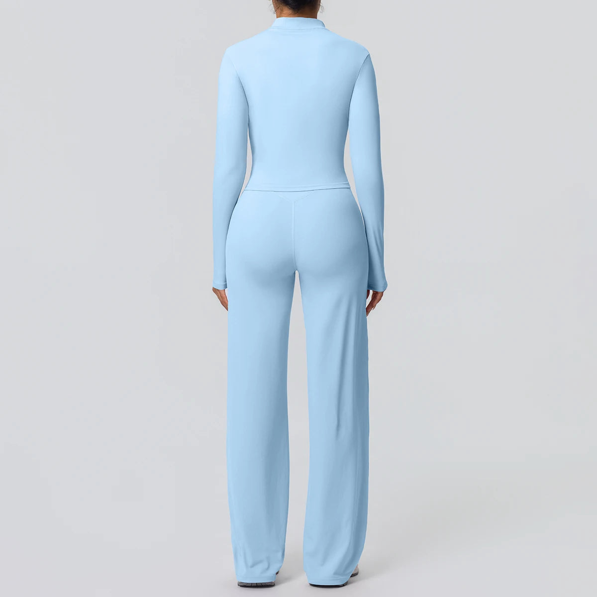 2-teiliges Yoga-Set in Hellblau von hinten: Langarm-Top und weite Hose