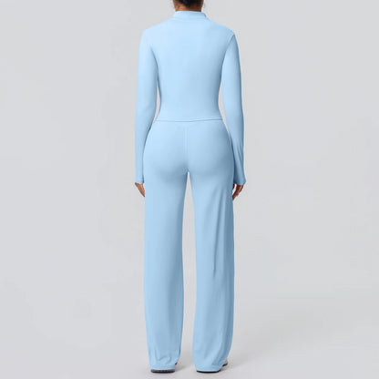 2-teiliges Yoga-Set in Hellblau von hinten: Langarm-Top und weite Hose